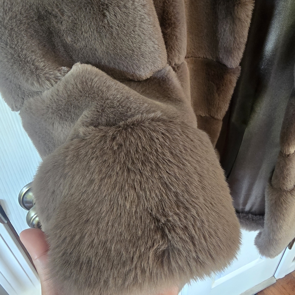 Women's Brown Faux Fur Coat - Picture 5 of 9